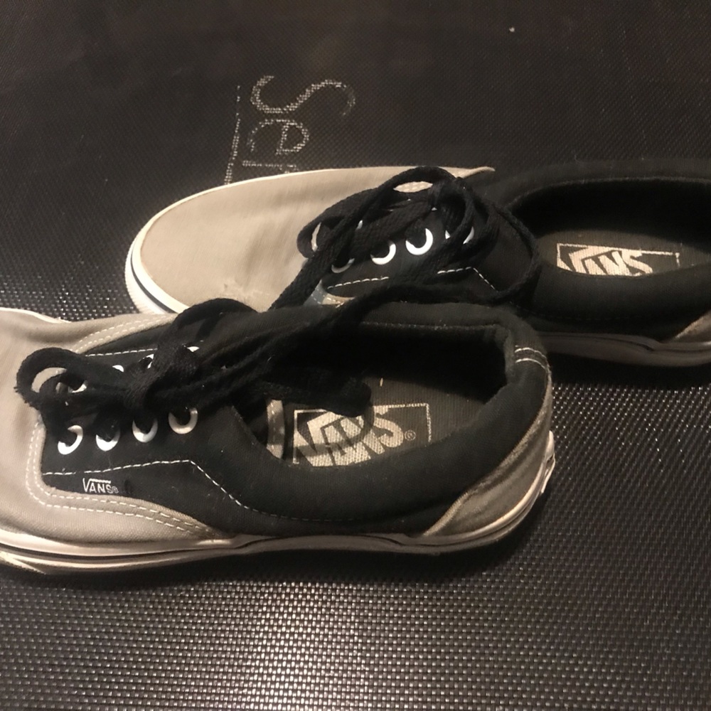 VANS Sneakers Gray/Black women Sz 6 Men Sz 4.5